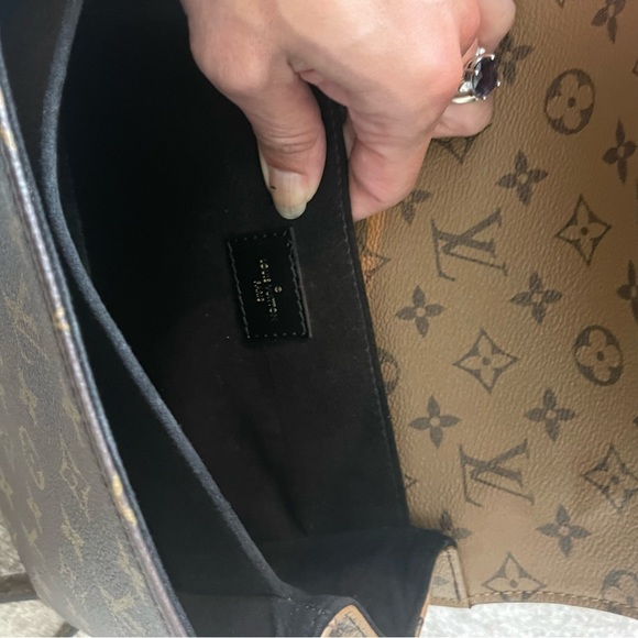 **SOLD** POCHETTE MÉTIS - Monogram Reverse - Picture 8 of 13